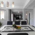 Apartment Ban *