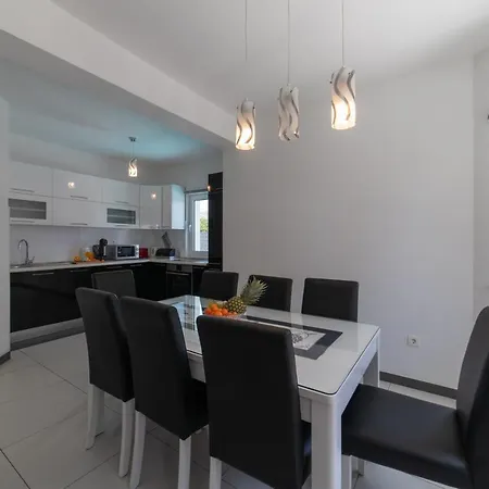 Ban 公寓 特罗吉尔