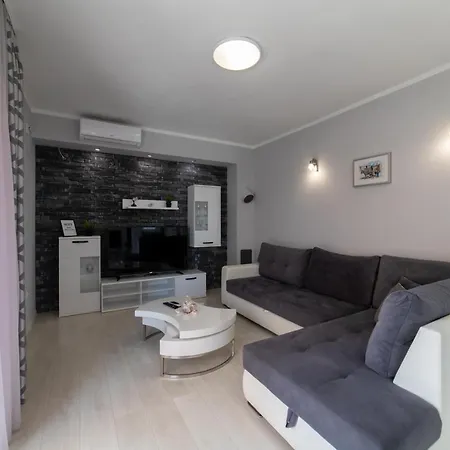 Ban Apartament *