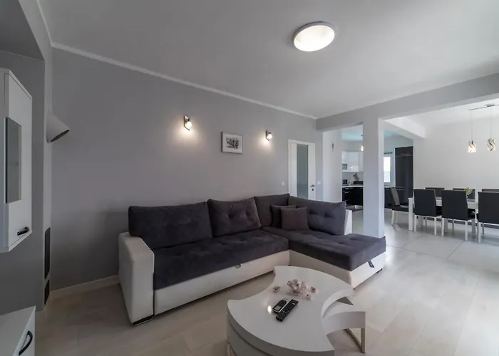 Ban Апартаменти *